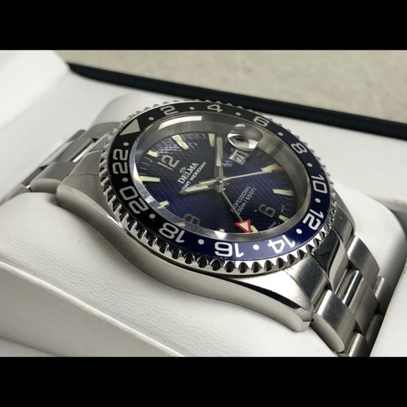 Delma Batman Meridian GMT  Santiago Watch Swiss - Picture 4 of 9